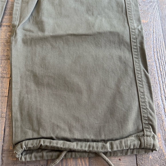 Levi's Women’s Green Cargo Pants - Picture 2 of 5